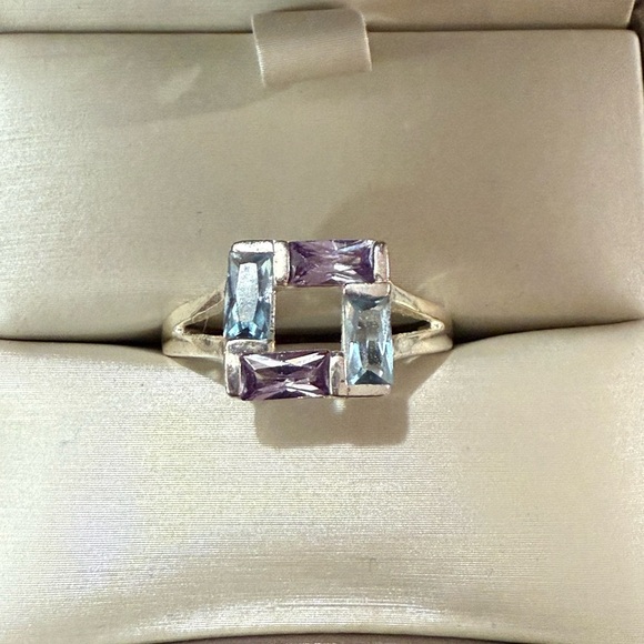 Elegant Silver and Purple Geometric Ring - Picture 1 of 5